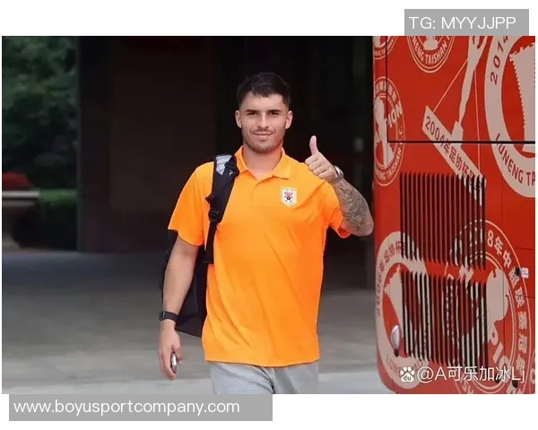 泰山中卫洛佩斯全场表现低迷对抗与争顶数据惨淡引发关注