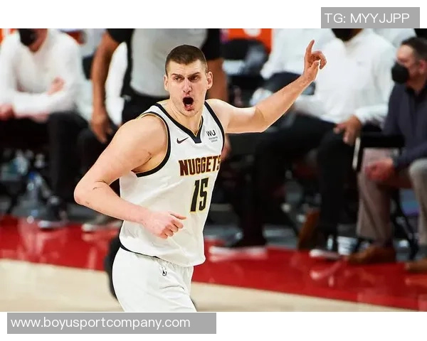 杨瀚森与约基奇抱怨裁判的相似之处引发热议 杨瀚森与约基奇抱怨裁判的相似之处引发热议