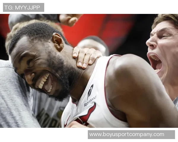 超燃对决米切尔高难度三分绝平维金斯04秒神奇空接绝杀骑士