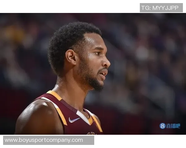 莫布里上半场表现出色高炮台状态回暖贡献10分5板2助1帽三分命中率高达66 莫布里上半场表现出色高炮台状态回暖贡献10分5板2助1帽三分命中率高达66