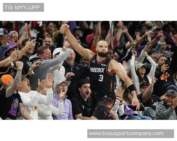 布克自信迎战卡鲁索顶级防守时刻展现实力