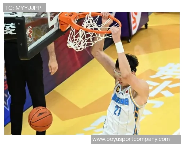 周琦表现惊艳豪华两双助力球队赢得比赛展现超强统治力 周琦表现惊艳豪华两双助力球队赢得比赛展现超强统治力