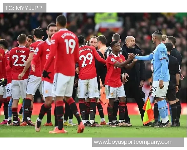 太阳报分析曼联与曼城对决阵型姆伯莫领衔锋线B费回归核心位置