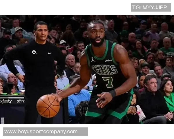 杰伦布朗首节表现惊艳13投6中砍下18分并罚球6中5助力球队领先